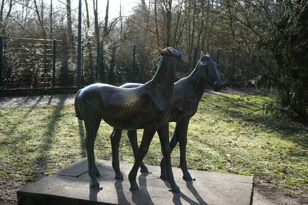 Statua Con Paio Cavalli Nel Parco Wuhlheide 12459 Berlin Germania — Foto Stock