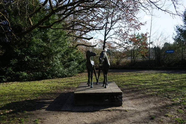 Staty Med Ett Par Hästar Wuhlheide Parken 12459 Berlin Tyskland — Stockfoto
