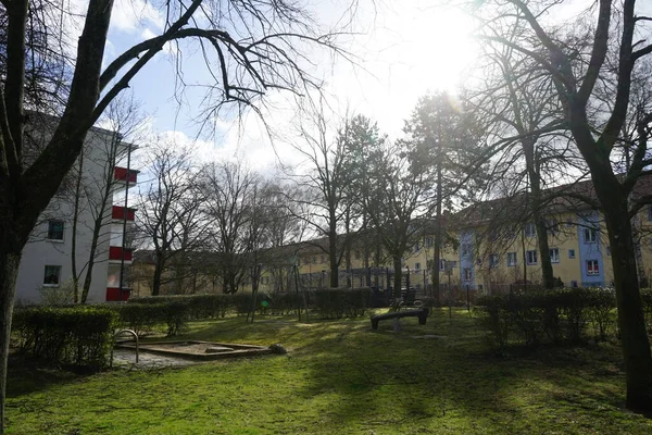 Spielplatz Für Kinder Hof Eines Mehrfamilienhauses Berlin Deutschland — Stockfoto