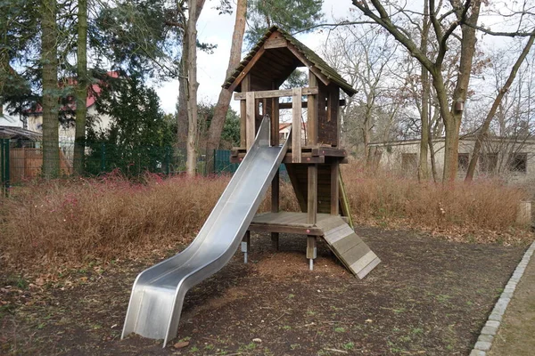 Aire Jeux Pour Enfants Avec Une Maison Bois Toboggan Métallique — Photo