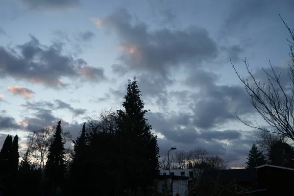 Şubat Akşamı Gökyüzünde Bulutlar Var Berlin Almanya — Stok fotoğraf