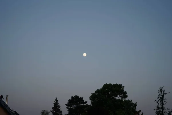 Повний Місяць Нічному Небі Травні Берлін Німеччина — стокове фото