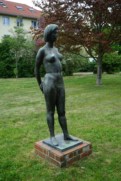 Statua Una Donna Nuda 12555 Berlin Germania — Foto Stock