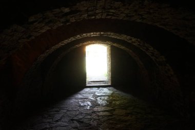 1804 'ten kalma tarihi bir yapı. Kalorifer ocağı, ocağın ocaktan ayrıldığı ve yüksek kalitede kireç elde edildiği yer. Ruedersdorf bei Berlin, Almanya