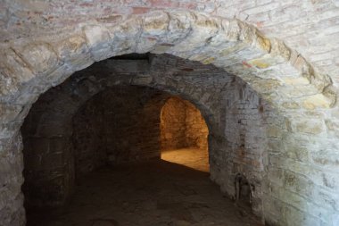 1804 'ten kalma tarihi bir yapı. Kalorifer ocağı, ocağın ocaktan ayrıldığı ve yüksek kalitede kireç elde edildiği yer. Ruedersdorf bei Berlin, Almanya