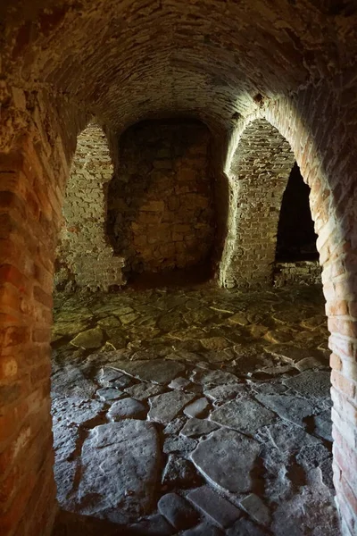 1804 년부터 석실의 벽돌로 역사적 건물을 지었는데 석탄실은 가마의 분리되어 — 스톡 사진