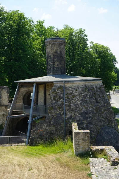 1804年からベルリン近郊のレーダースドルフにあるラムフォード炉I ラムフォード炉 Rumford Haren 19世紀の酸化カルシウム 英語版 の工業規模の生産のための窯で 通称クイックライム 英語版 と呼ばれる — ストック写真