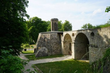 Berlin yakınlarındaki Ruedersdorf 'ta 1804 yılından kalma bir Rumford fırını. Rumford fırını, 19. yüzyılda kalsiyum oksitin endüstriyel ölçekli üretimi için kullanılan bir fırındır. Ruedersdorf bei Berlin, Almanya