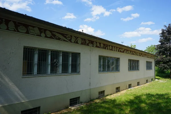 Tidigare Laboratorium Med Sgraffito Frieze Från 1936 Ett Industriområde Sgraffito — Stockfoto
