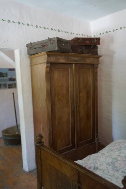 1817 'de inşa edilen Bohlenbinderhaus' taki madencilerin dairesinin içi. Ruedersdorf bei Berlin, Almanya 