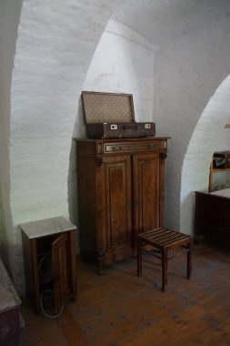 1817 'de inşa edilen Bohlenbinderhaus' taki madencilerin dairesinin içi. Ruedersdorf bei Berlin, Almanya 