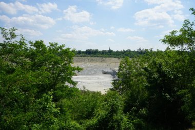 Heinitzsee Gölü 'nde kireçtaşı ocağı açın. Berlin yakınlarındaki Ruedersdorf, Almanya 