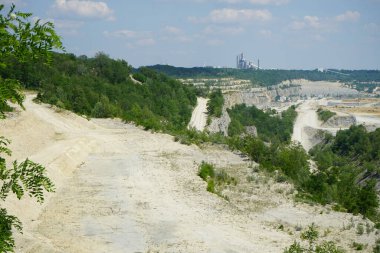 Heinitzsee Gölü 'nde kireçtaşı ocağı açın. Berlin yakınlarındaki Ruedersdorf, Almanya 