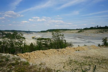 Heinitzsee Gölü 'nde kireçtaşı ocağı açın. Berlin yakınlarındaki Ruedersdorf, Almanya 