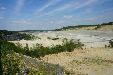 Heinitzsee Gölü 'nde kireçtaşı ocağı açın. Berlin yakınlarındaki Ruedersdorf, Almanya 