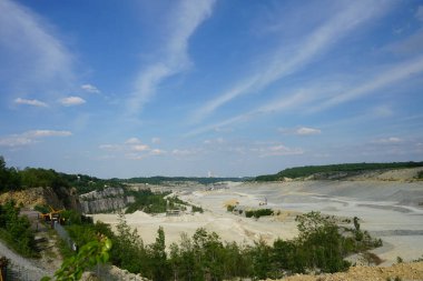 Heinitzsee Gölü 'nde kireçtaşı ocağı açın. Berlin yakınlarındaki Ruedersdorf, Almanya 