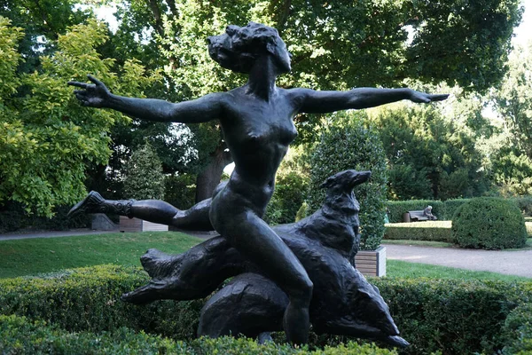 Estatua Bronce Jagende Nymphe Walter Schott 1926 Rosengarten Volkspark Humboldthain —  Fotos de Stock