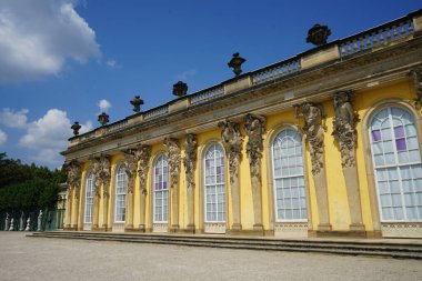 Sanssouci, Berlin yakınlarındaki Potsdam 'da tarihi bir binadır. Prusya Kralı Büyük Frederick tarafından yazlık sarayı olarak inşa edilen saray, sık sık Versailles 'in Alman rakipleri arasında sayılıyor. Almanya 