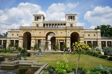 Portakal Sarayı (Almanca: Orangerieschloss), 1851 ve 1864 yılları arasında Frederick William tarafından Sanssouci Parkı 'nın kuzey sınırında inşa edilen İtalyan Rönesans binasıdır. Potsdam, Almanya.