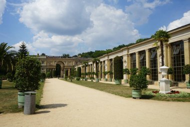 Portakal Sarayı (Almanca: Orangerieschloss), 1851 ve 1864 yılları arasında Frederick William tarafından Sanssouci Parkı 'nın kuzey sınırında inşa edilen İtalyan Rönesans binasıdır. Potsdam, Almanya.