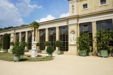 Portakal Sarayı (Almanca: Orangerieschloss), 1851 ve 1864 yılları arasında Frederick William tarafından Sanssouci Parkı 'nın kuzey sınırında inşa edilen İtalyan Rönesans binasıdır. Potsdam, Almanya.