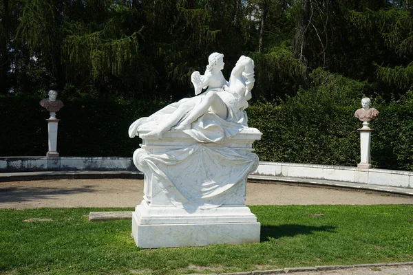 Parco Sanssouci Con Magnifica Vegetazione Statue Antiche Scultura Cleopatra Con — Foto Stock