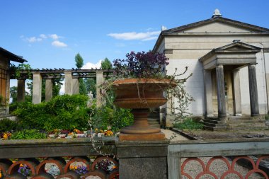 Potsdam 'daki Sanssouci Parkı' ndaki Charlottenhof Sarayı 'nın kuzeydoğusunda yer alan Roma hamamı, Prusya' nın yaratıcısı IV. Frederick William 'ın İtalyansehnsucht' unu yansıtır. Potsdam, Almanya 