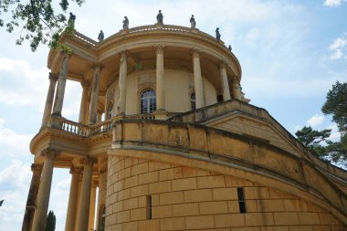 Belvedere auf dem Klausberg, Sanssouci Park 'ta 177072 yılında Georg Christian Unger' ın planlarıyla inşa edilmiş bir binadır. Potsdam, Almanya