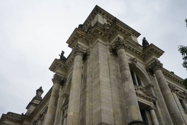 Reichstag, Almanya 'nın Berlin eyaletinde yer alan bir devlet binasıdır ve Alman Bundestag' ın merkezidir. Berlin, Almanya.