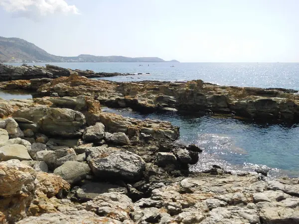 地中海和Eparchiaki Odos Pilonas Katavias公路附近海岸的美丽景色 希腊罗得岛 — 图库照片