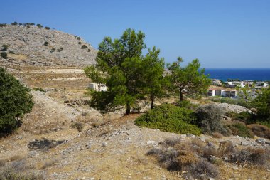 Lardos 'taki Rodos adasının Akdeniz kıyılarının güzel manzarası. Rodos, Yunanistan 'ın Dodecanese adalarının en büyüğüdür. Lardos, Rodos Adası, Yunanistan                    