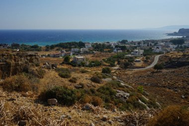 Lardos 'taki Rodos adasının Akdeniz kıyılarının güzel manzarası. Rodos, Yunanistan 'ın Dodecanese adalarının en büyüğüdür. Lardos, Rodos Adası, Yunanistan                    