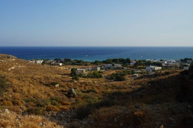 Lardos 'taki Rodos adasının Akdeniz kıyılarının güzel manzarası. Rodos, Yunanistan 'ın Dodecanese adalarının en büyüğüdür. Lardos, Rodos Adası, Yunanistan                    