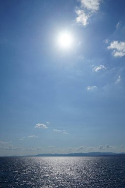 Lardos 'taki Rodos adasının Akdeniz kıyılarının güzel manzarası. Rodos, Yunanistan 'ın Dodecanese adalarının en büyüğüdür. Lardos, Rodos Adası, Yunanistan                    