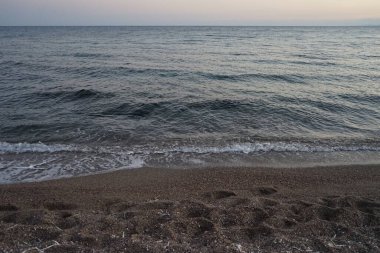 Lardos 'taki Rodos adasının Akdeniz kıyılarının güzel manzarası. Rodos, Yunanistan 'ın Dodecanese adalarının en büyüğüdür. Lardos, Rodos Adası, Yunanistan               