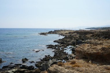 Lardos 'taki Rodos adasının Akdeniz kıyılarının güzel manzarası. Rodos, Yunanistan 'ın Dodecanese adalarının en büyüğüdür. Lardos, Rodos Adası, Yunanistan               