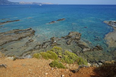 Lardos 'taki Rodos adasının Akdeniz kıyılarının güzel manzarası. Rodos, Yunanistan 'ın Dodecanese adalarının en büyüğüdür. Lardos, Rodos Adası, Yunanistan               