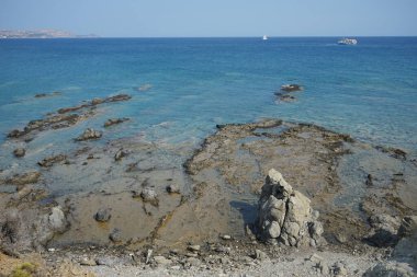 Lardos 'taki Rodos adasının Akdeniz kıyılarının güzel manzarası. Rodos, Yunanistan 'ın Dodecanese adalarının en büyüğüdür. Lardos, Rodos Adası, Yunanistan               