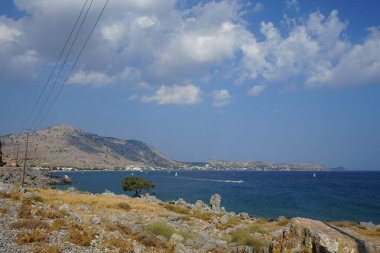 Lardos 'taki Rodos adasının Akdeniz kıyılarının güzel manzarası. Rodos, Yunanistan 'ın Dodecanese adalarının en büyüğüdür. Lardos, Rodos Adası, Yunanistan               