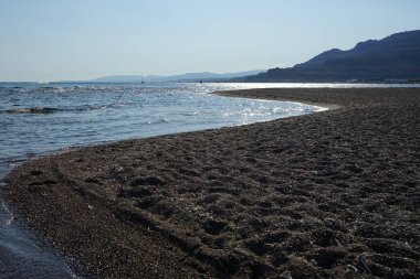 Lardos 'taki Rodos adasının Akdeniz kıyılarının güzel manzarası. Rodos, Yunanistan 'ın Dodecanese adalarının en büyüğüdür. Lardos, Rodos Adası, Yunanistan               