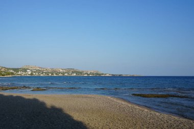 Lardos 'taki Rodos adasının Akdeniz kıyılarının güzel manzarası. Rodos, Yunanistan 'ın Dodecanese adalarının en büyüğüdür. Lardos, Rodos Adası, Yunanistan               