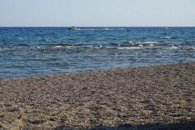 Lardos 'taki Rodos adasının Akdeniz kıyılarının güzel manzarası. Rodos, Yunanistan 'ın Dodecanese adalarının en büyüğüdür. Lardos, Rodos Adası, Yunanistan               