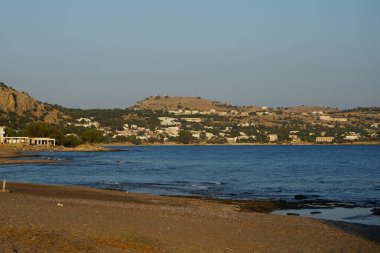 Lardos 'taki Rodos adasının Akdeniz kıyılarının güzel manzarası. Rodos, Yunanistan 'ın Dodecanese adalarının en büyüğüdür. Lardos, Rodos Adası, Yunanistan               
