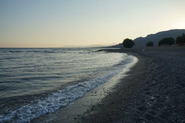Lardos 'taki Rodos adasının Akdeniz kıyılarının güzel manzarası. Rodos, Yunanistan 'ın Dodecanese adalarının en büyüğüdür. Lardos, Rodos Adası, Yunanistan               