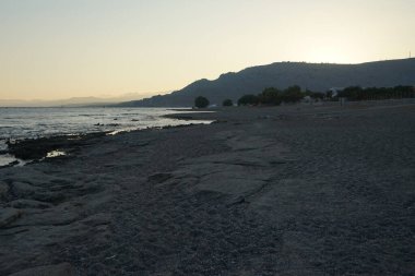 Lardos 'taki Rodos adasının Akdeniz kıyılarının güzel manzarası. Rodos, Yunanistan 'ın Dodecanese adalarının en büyüğüdür. Lardos, Rodos Adası, Yunanistan               