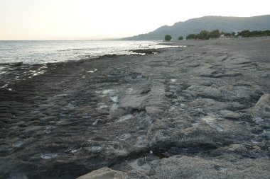 Lardos 'taki Rodos adasının Akdeniz kıyılarının güzel manzarası. Rodos, Yunanistan 'ın Dodecanese adalarının en büyüğüdür. Lardos, Rodos Adası, Yunanistan               