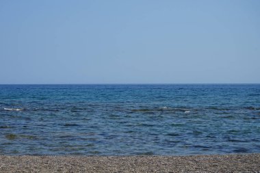 Lardos 'taki Rodos adasının Akdeniz kıyılarının güzel manzarası. Rodos, Yunanistan 'ın Dodecanese adalarının en büyüğüdür. Lardos, Rodos Adası, Yunanistan               