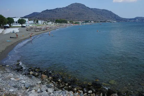 Lardos 'taki Rodos adasının Akdeniz kıyılarının güzel manzarası. Rodos, Yunanistan 'ın Dodecanese adalarının en büyüğüdür. Lardos, Rodos Adası, Yunanistan               