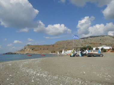 Lardos 'taki Rodos adasının Akdeniz kıyılarının güzel manzarası. Rodos, Yunanistan 'ın Dodecanese adalarının en büyüğüdür. Lardos, Rodos Adası, Yunanistan               