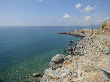 Lardos 'taki Rodos adasının Akdeniz kıyılarının güzel manzarası. Rodos, Yunanistan 'ın Dodecanese adalarının en büyüğüdür. Lardos, Rodos Adası, Yunanistan               